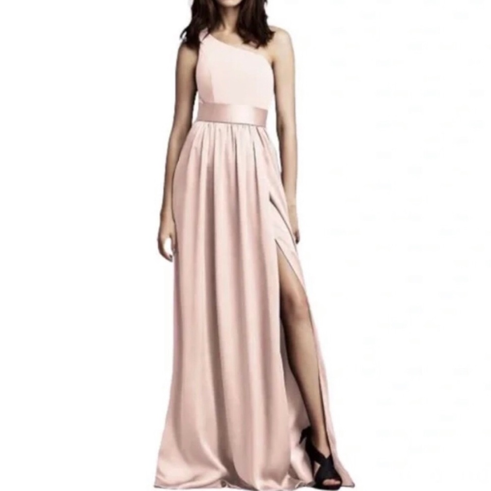 VERA WANG White One Shoulder Gown in Petal, size 0